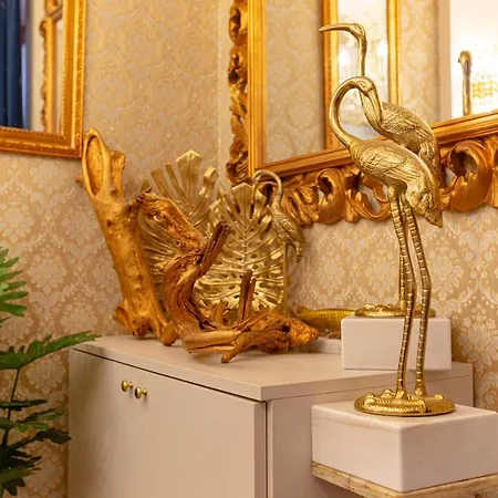 The Mansion Of Countess Rizzardi On Garda