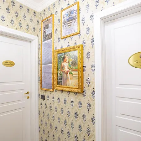 The Mansion Of Countess Rizzardi On Garda Lazise