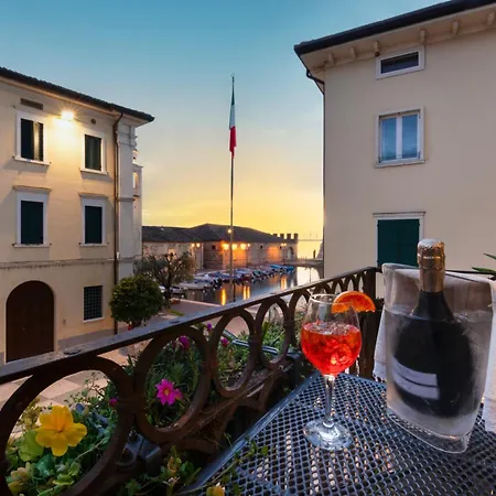 The Mansion Of Countess Rizzardi On Garda Apartamento